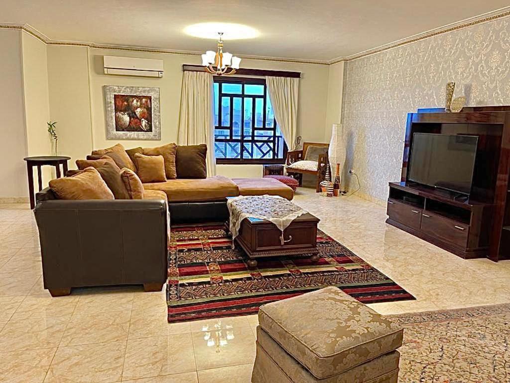 Luxurious 3 Bedroom Rustic Apartment Overlooking Huge Garden - For Families And Couples Il Il Cairo Esterno foto