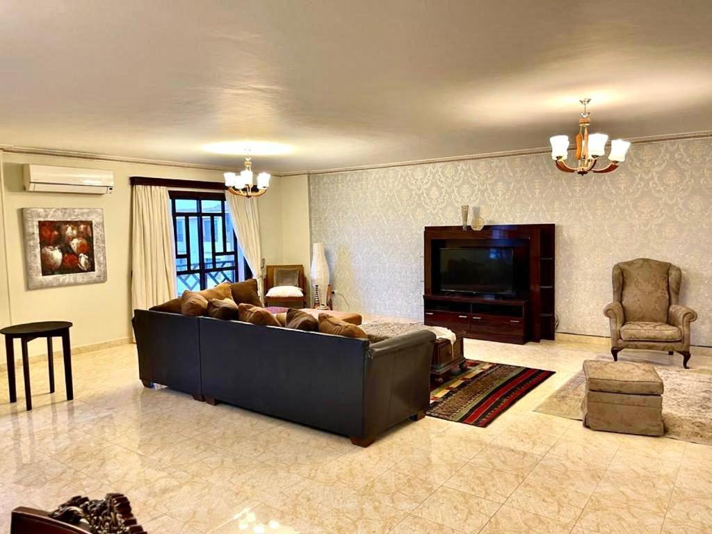 Luxurious 3 Bedroom Rustic Apartment Overlooking Huge Garden - For Families And Couples Il Il Cairo Esterno foto