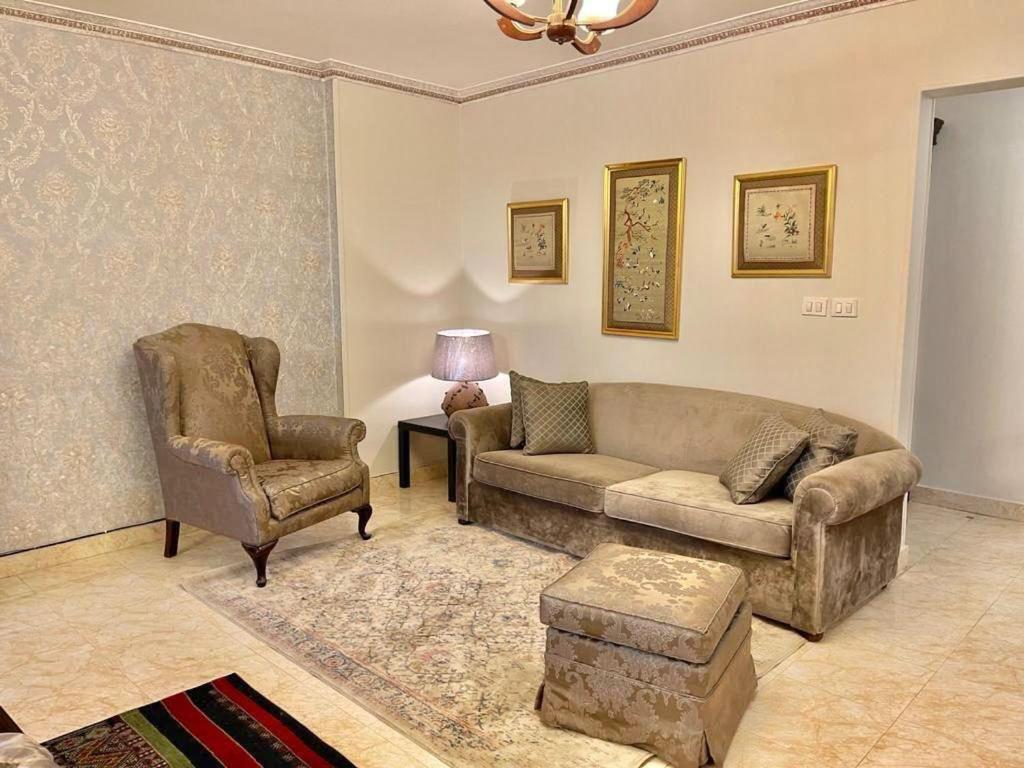 Luxurious 3 Bedroom Rustic Apartment Overlooking Huge Garden - For Families And Couples Il Il Cairo Esterno foto