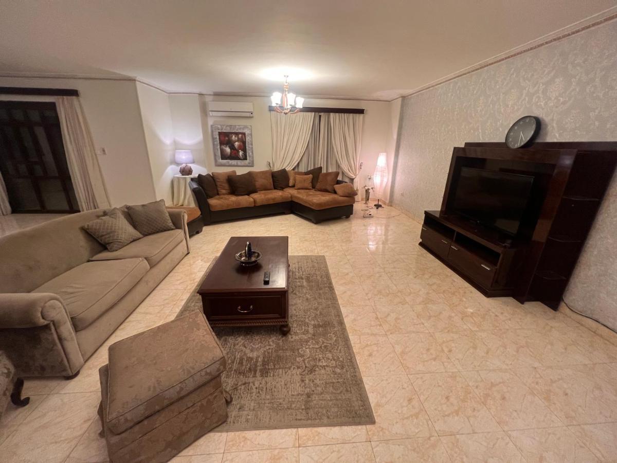 Luxurious 3 Bedroom Rustic Apartment Overlooking Huge Garden - For Families And Couples Il Il Cairo Esterno foto